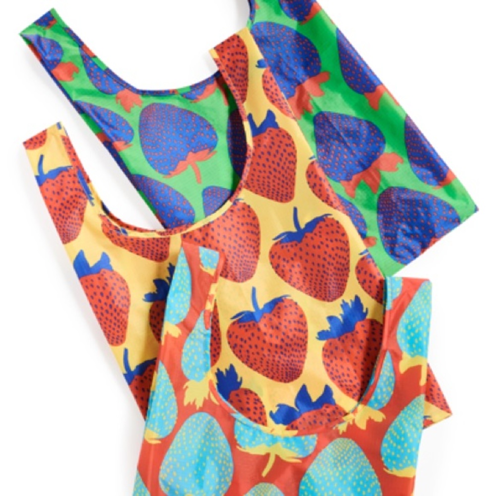 NWT BAGGU Standard Reusable Bag in Electric Strawberry